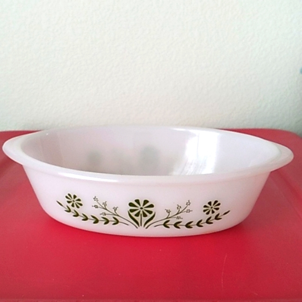 Vintage Glasbake J235 Green Daisy Pattern. Some wear. 1 quart Oval Cotta…